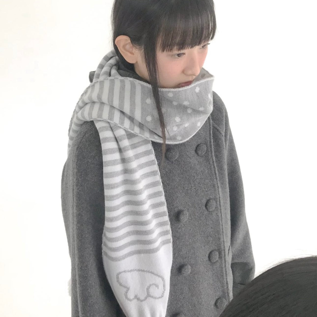|hugyourskin| Angel Wing Stripe Pom-pom Muffler