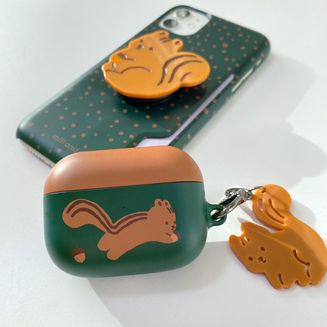 |mill and moi| Daram Tori Green Airpods Case