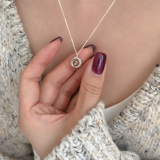 |moat| Circle Initial Necklace |a-z| (silver925)