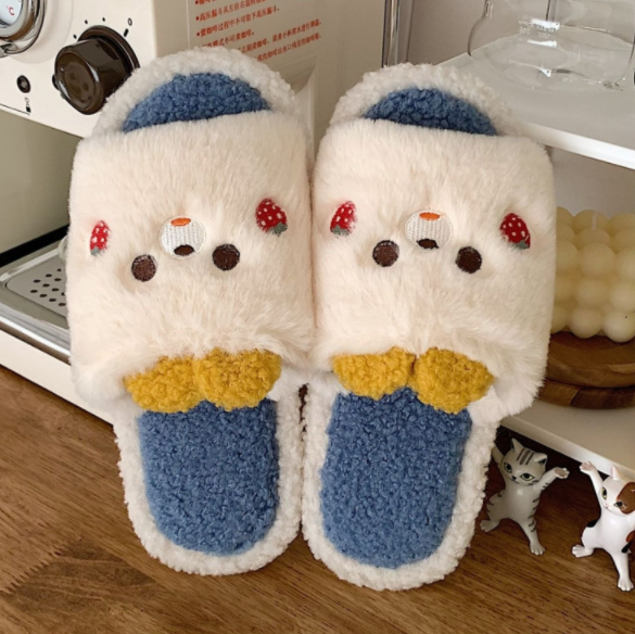 |DAY N MORE| Strawberry Bear Slippers