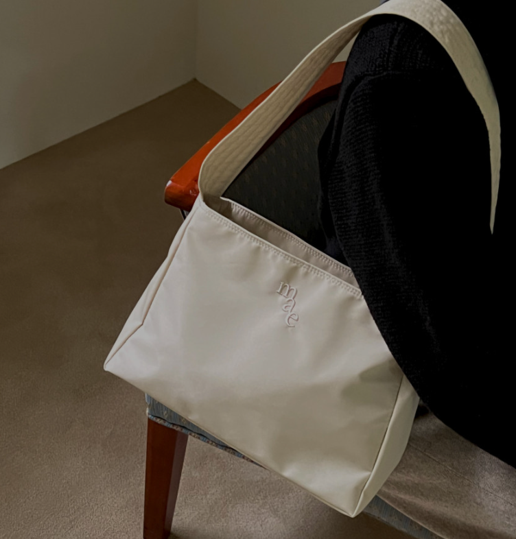 |mucu and ebony| Comfy Bag (Pale Ivory)