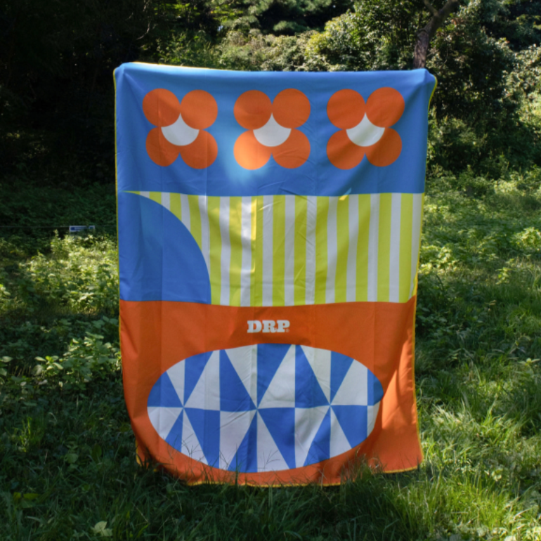 |DRPDRPDRP| PLAY FLOWER Picnic Mat