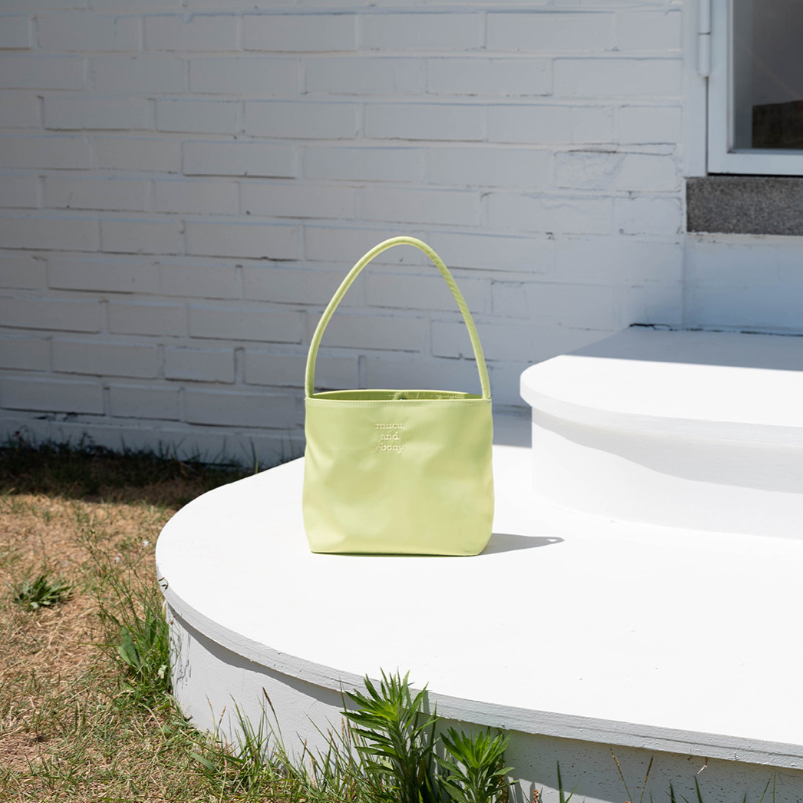 |mucu and ebony| Nearest Bag (Lime)
