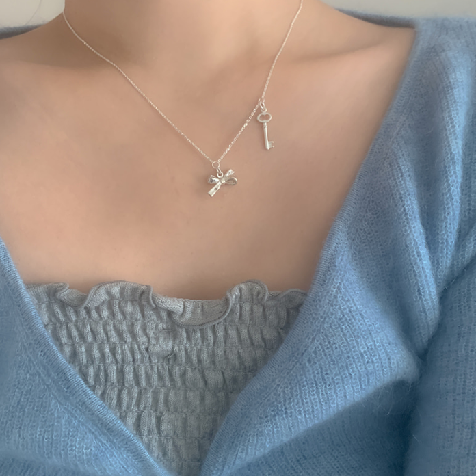|moat| Ribbon Key Necklace