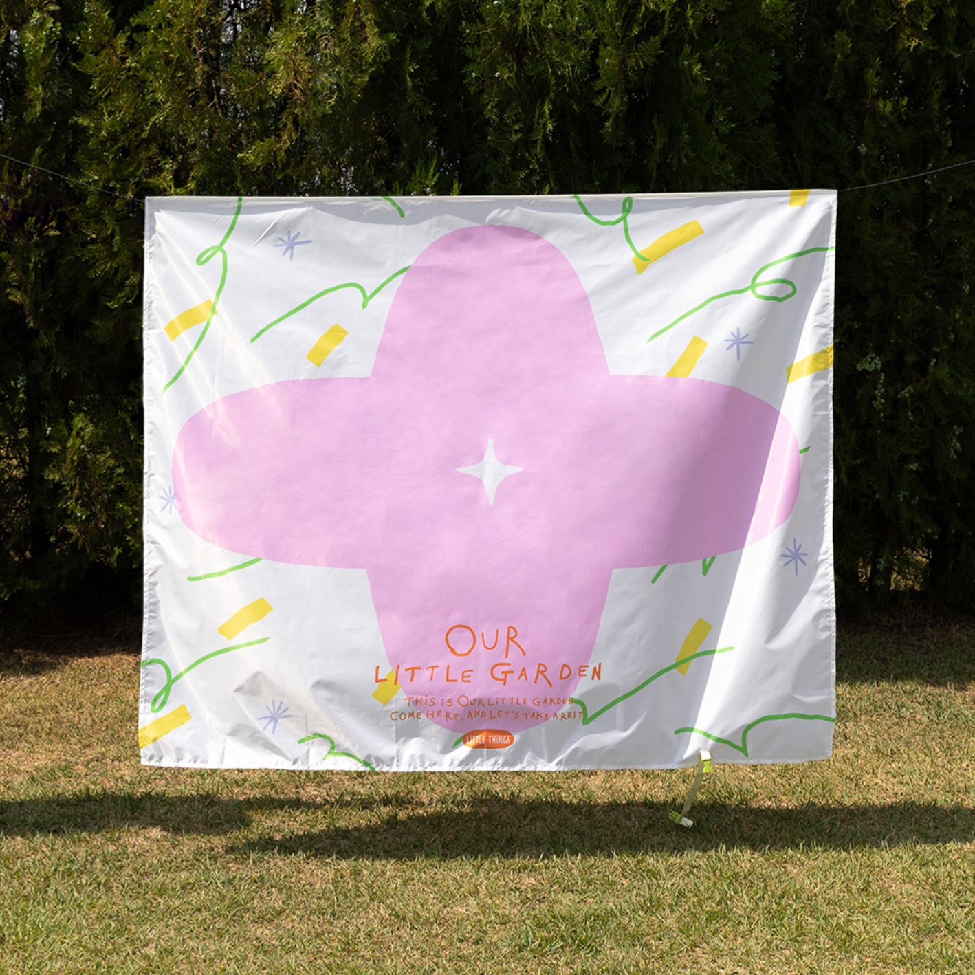 |livework| Big Flower Garden Picnic Mat