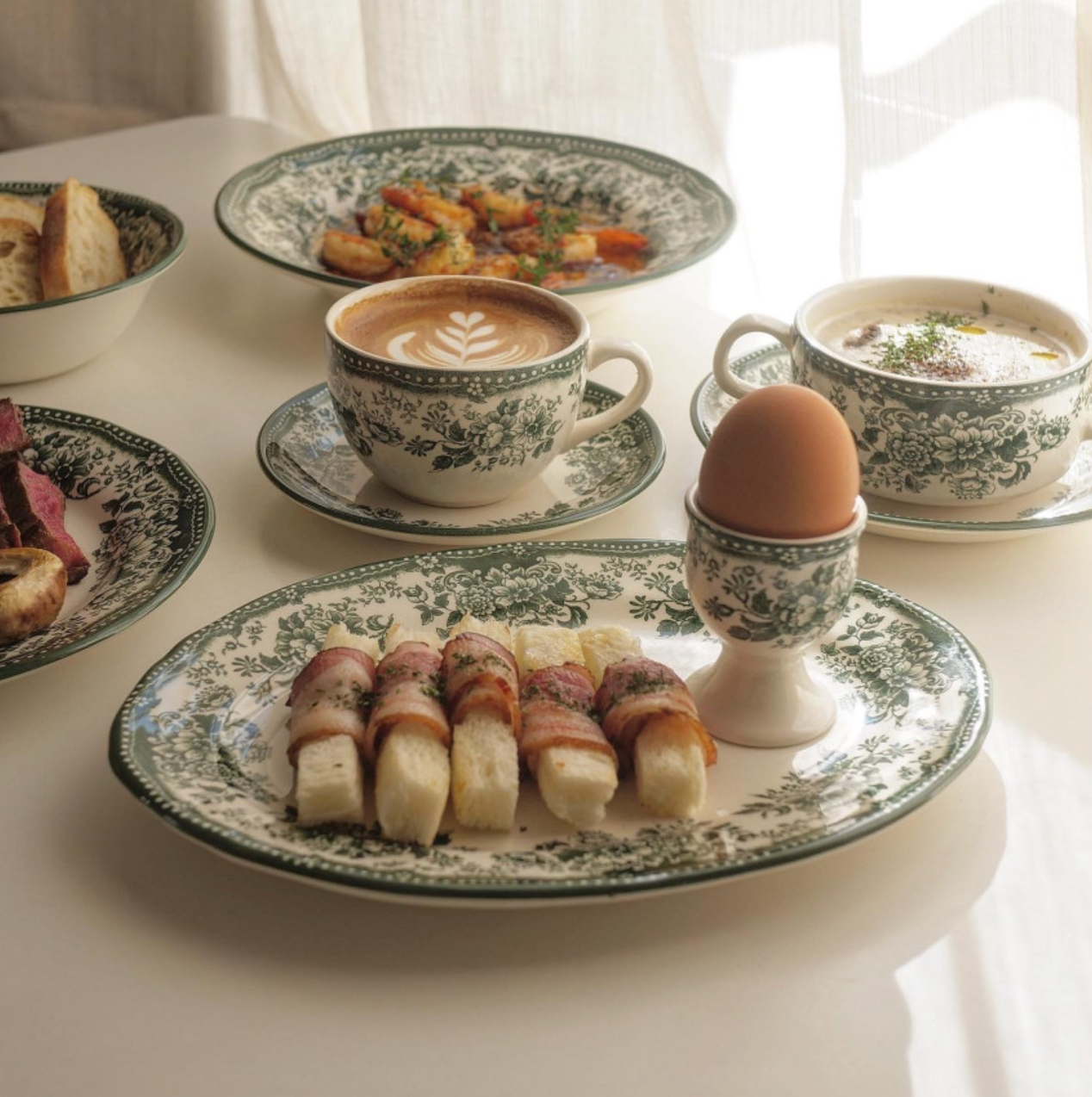 |Bracket Table| Greenery Plate