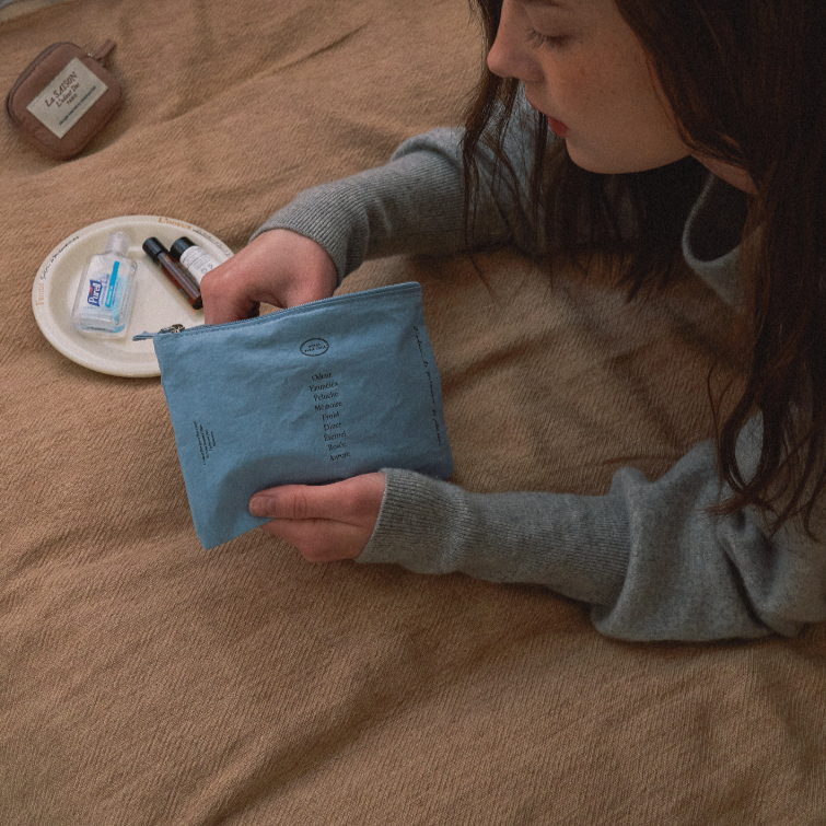 |HOTEL PARIS CHILL| Holiday Pouch (Sky)