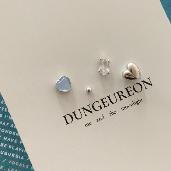 |DUNGEUREON| Naomi Heart Earrings Set