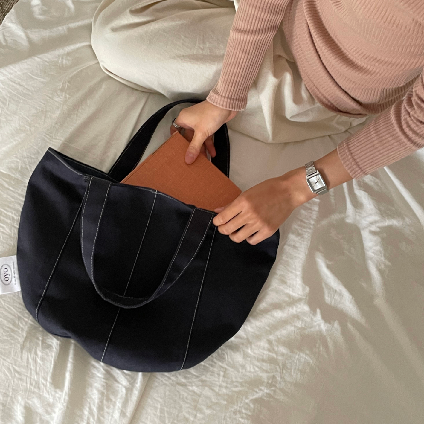 |oyo| Stitch Bag (Navy)