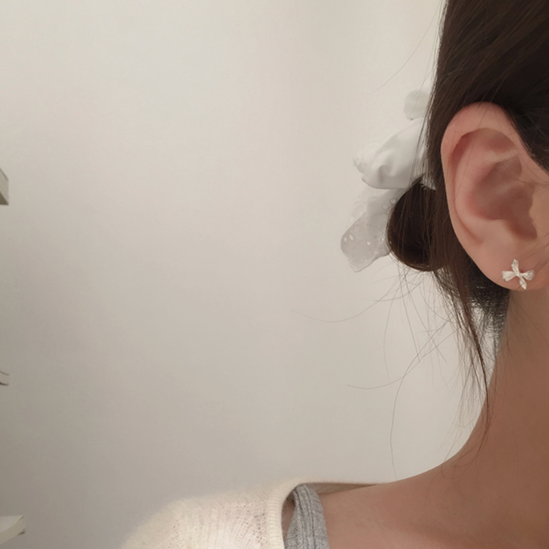 |moat| Sweet Ribbon Earring (Silver925)