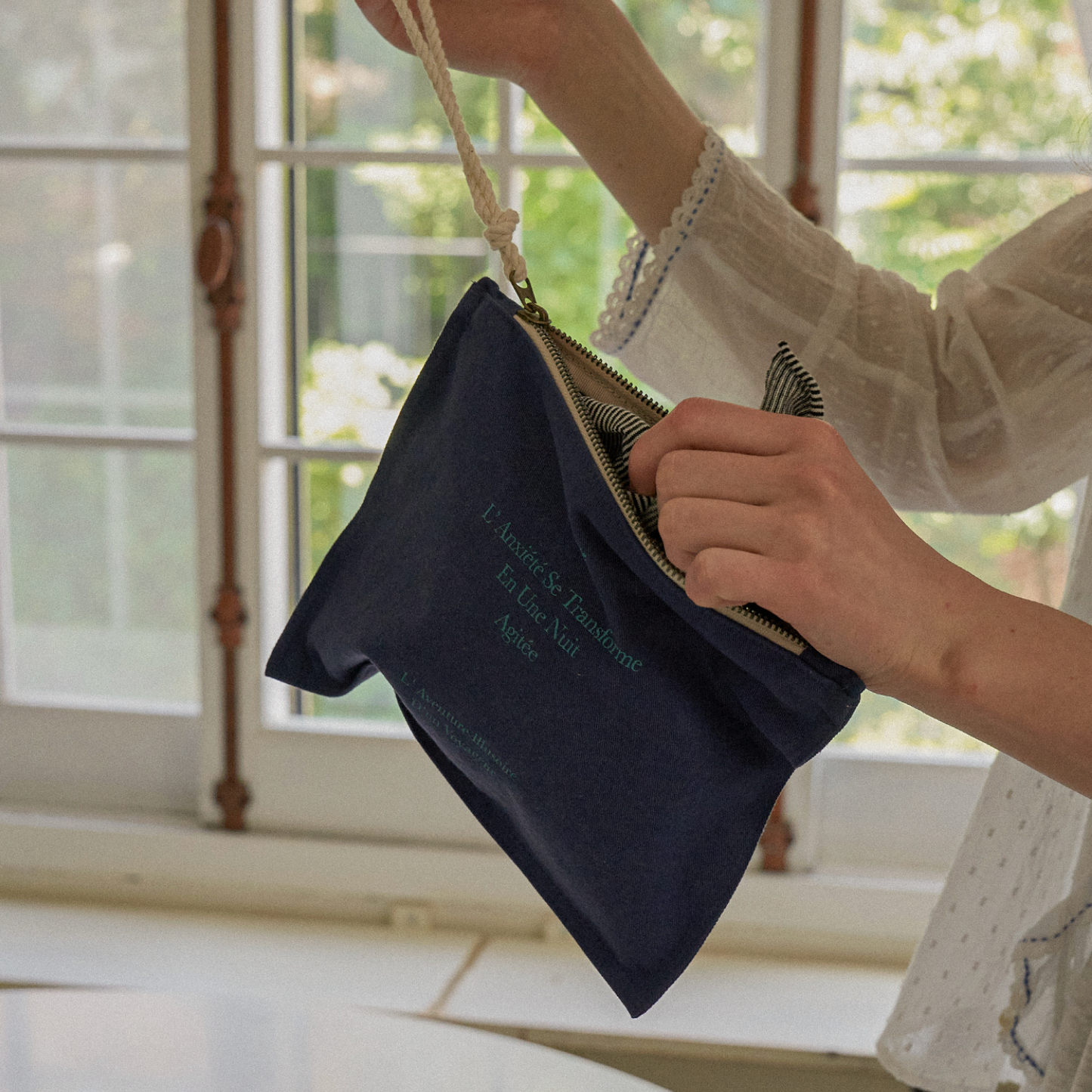 |HOTEL PARIS CHILL| Paradise Pouch (Indigo)