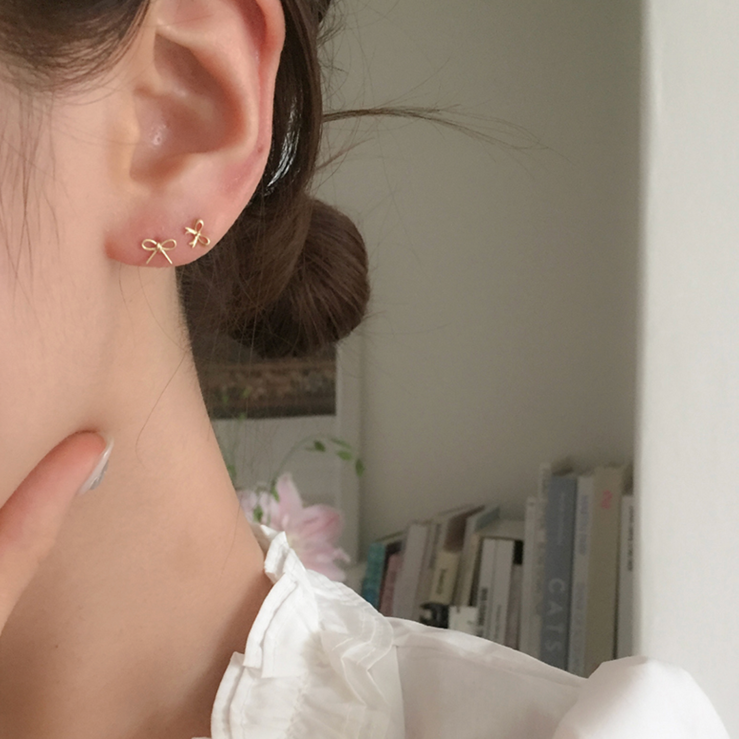 |moat| Tiny Ribbon Earring