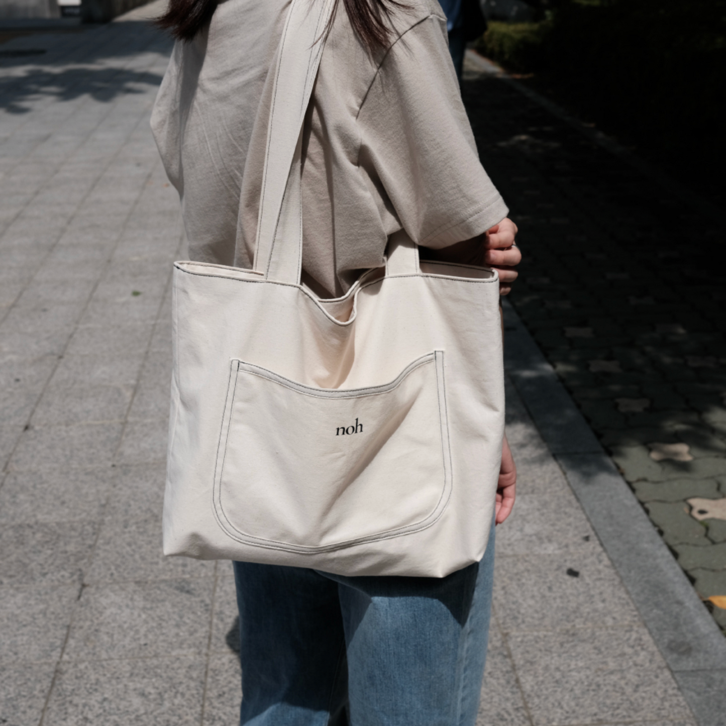 |noh| Stitch Pocket Bag (Ivory/ Black)