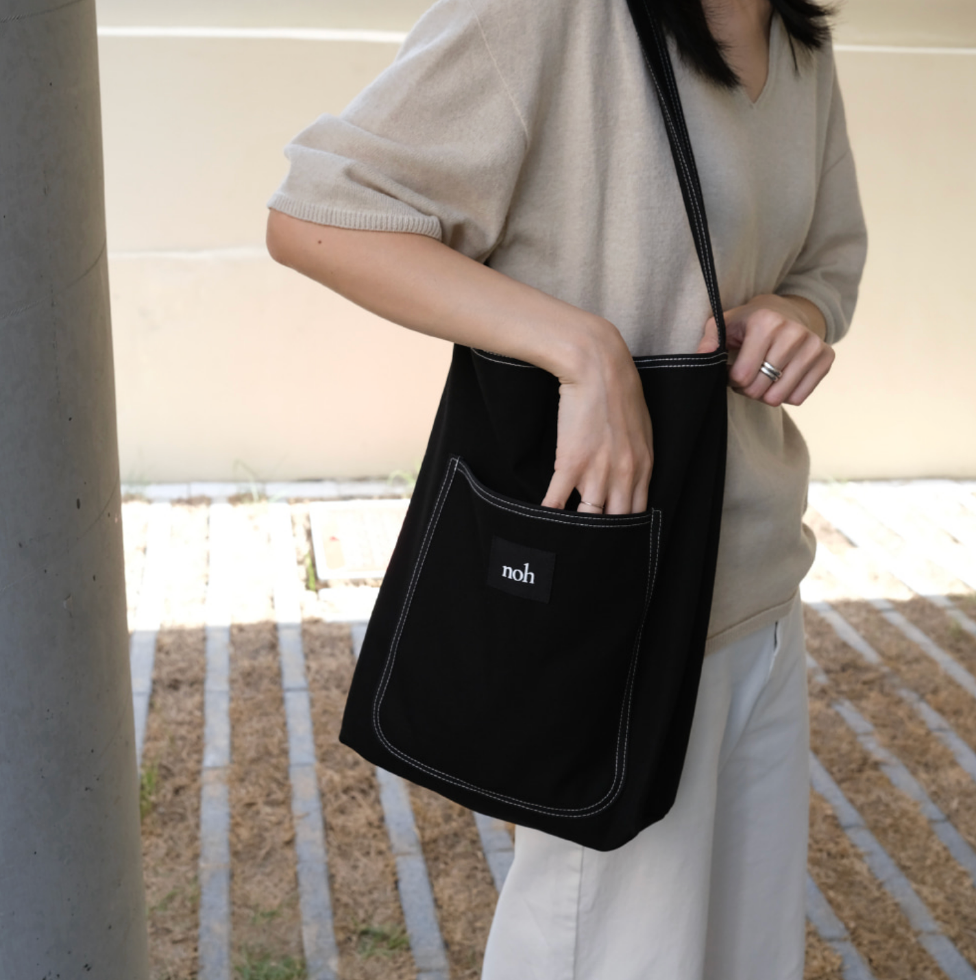 |noh| Stitch Line Bag (Ivory/ Black)