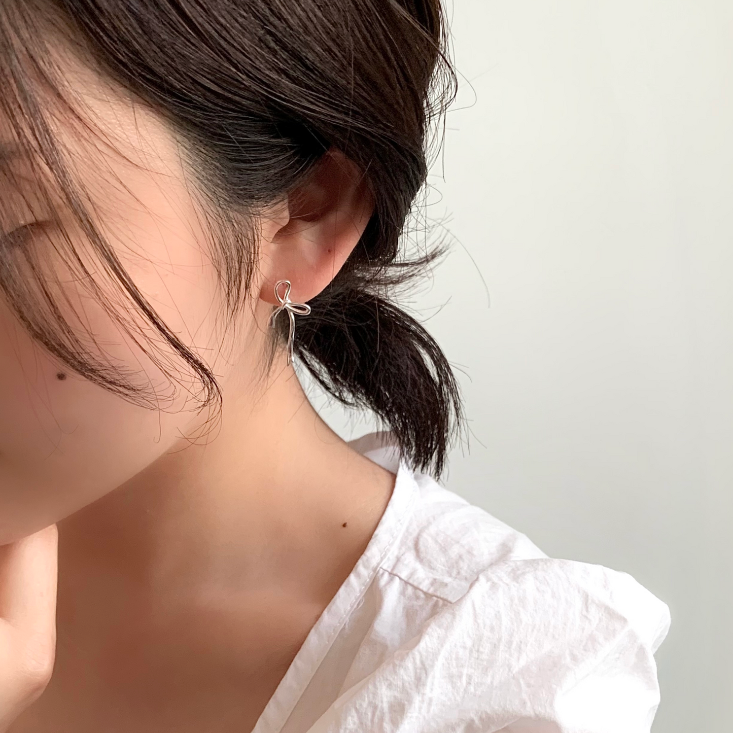 |Authentic| Ribbon Drop Earring