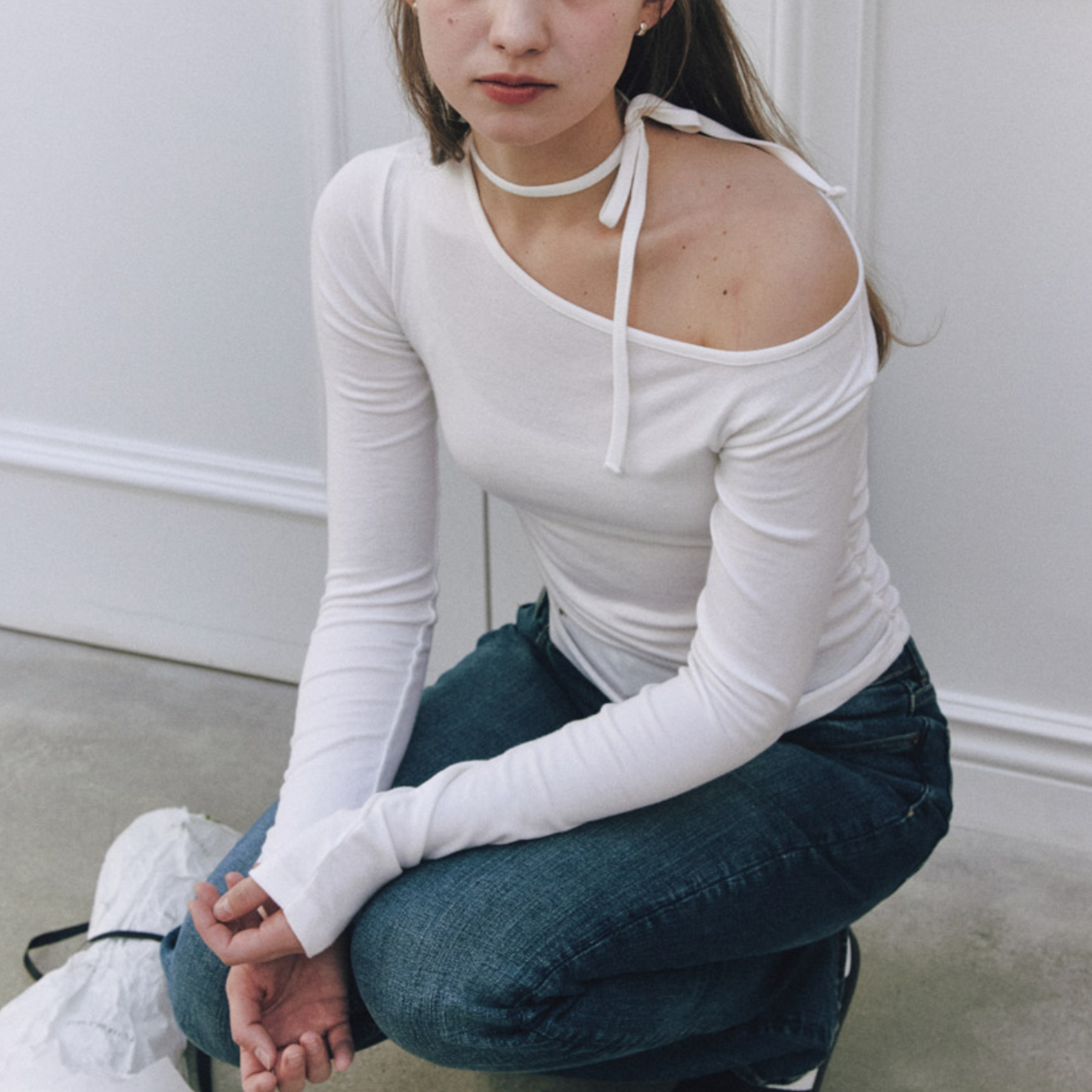 |Letter from Moon| Slash Neck Ribbon Top (White)