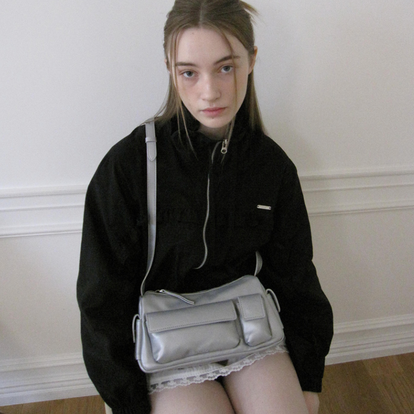 |DUMARO| Doil Pocket Cross Bag / Silver