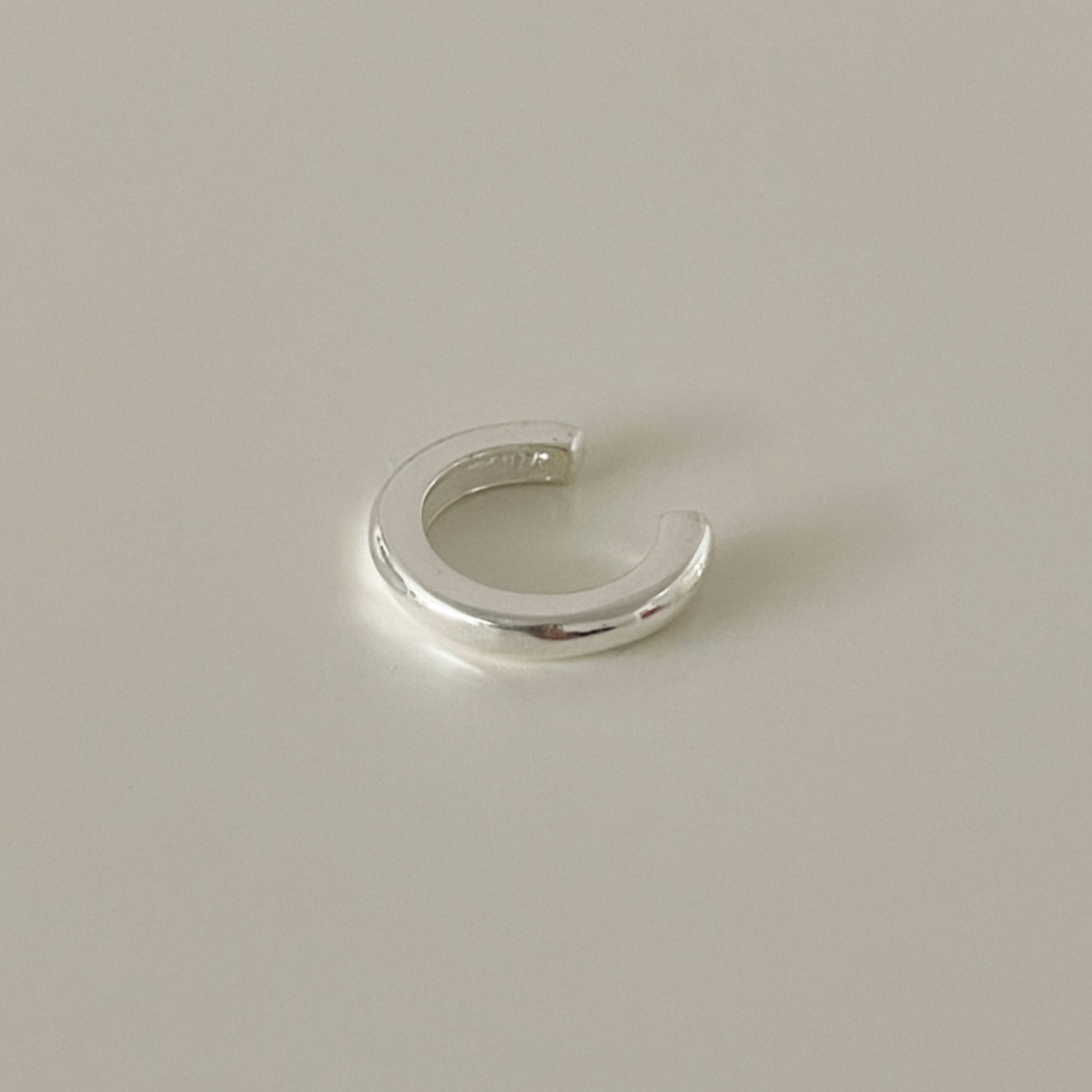 |DUNGEUREON| Mini Tea Earcuff