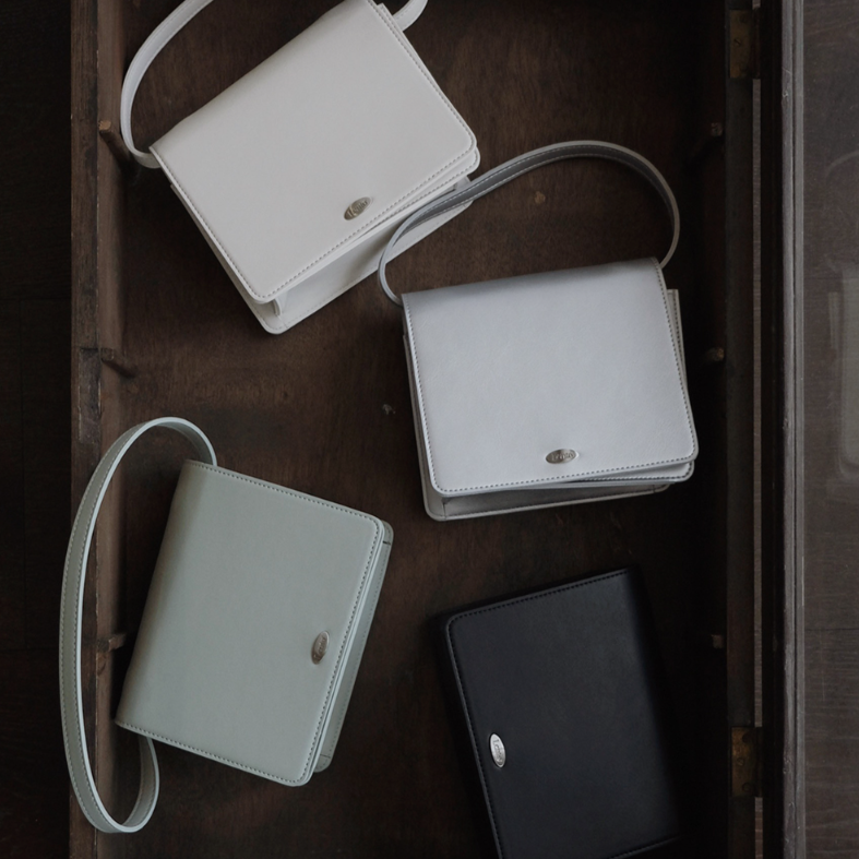 |SLOWAND| # Lento Stand Square Leather Bag