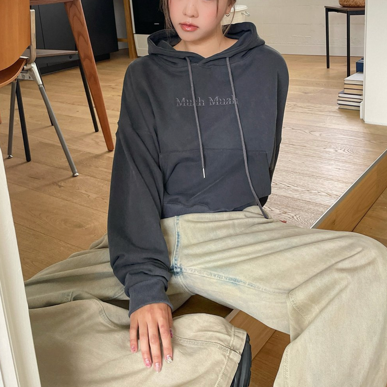 |muahmuah| STITCH PIGMENT CROP HOODIE