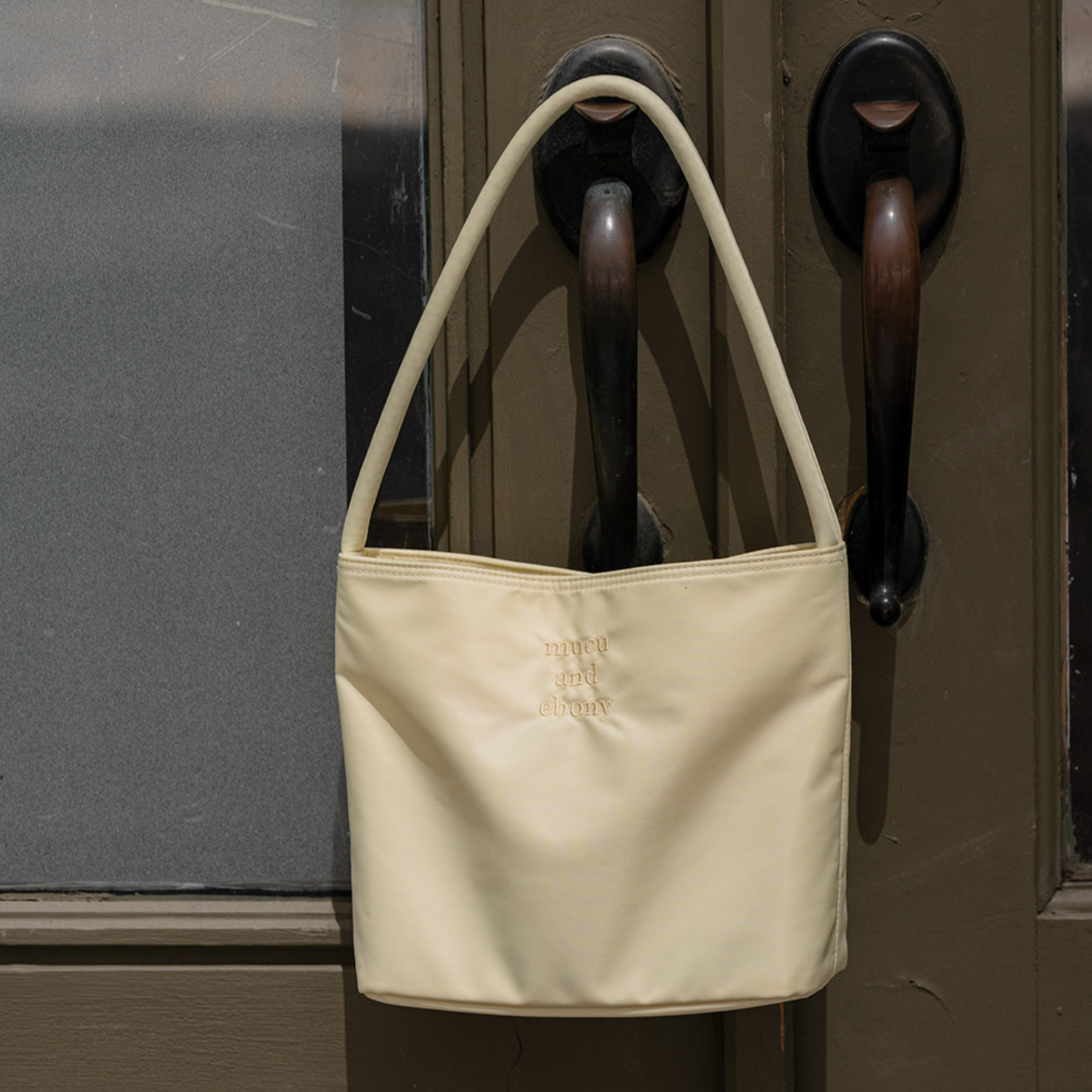 |mucu and ebony| Nearest Bag (Lemon)