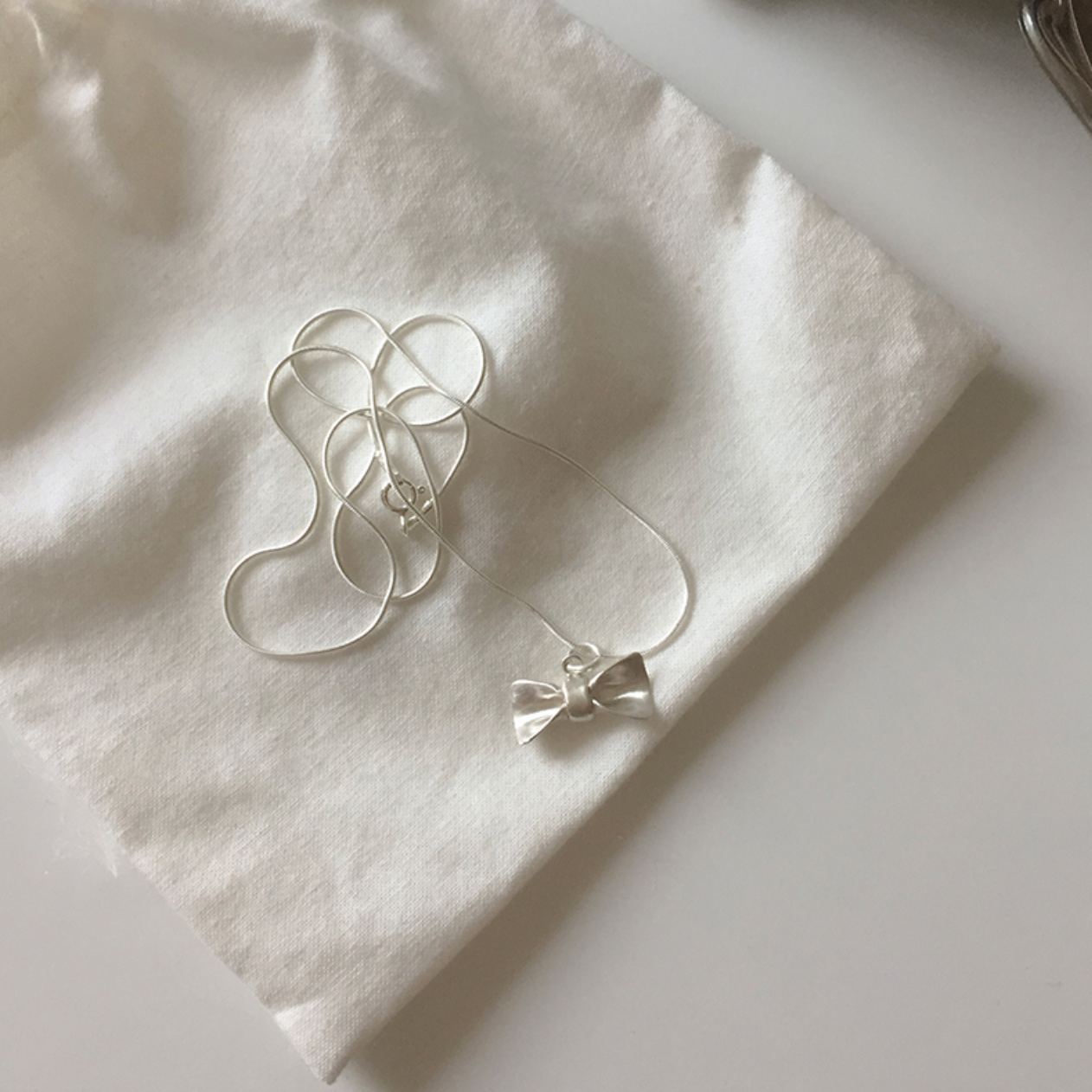 |moat| Candy Ribbon Necklace (Silver925)