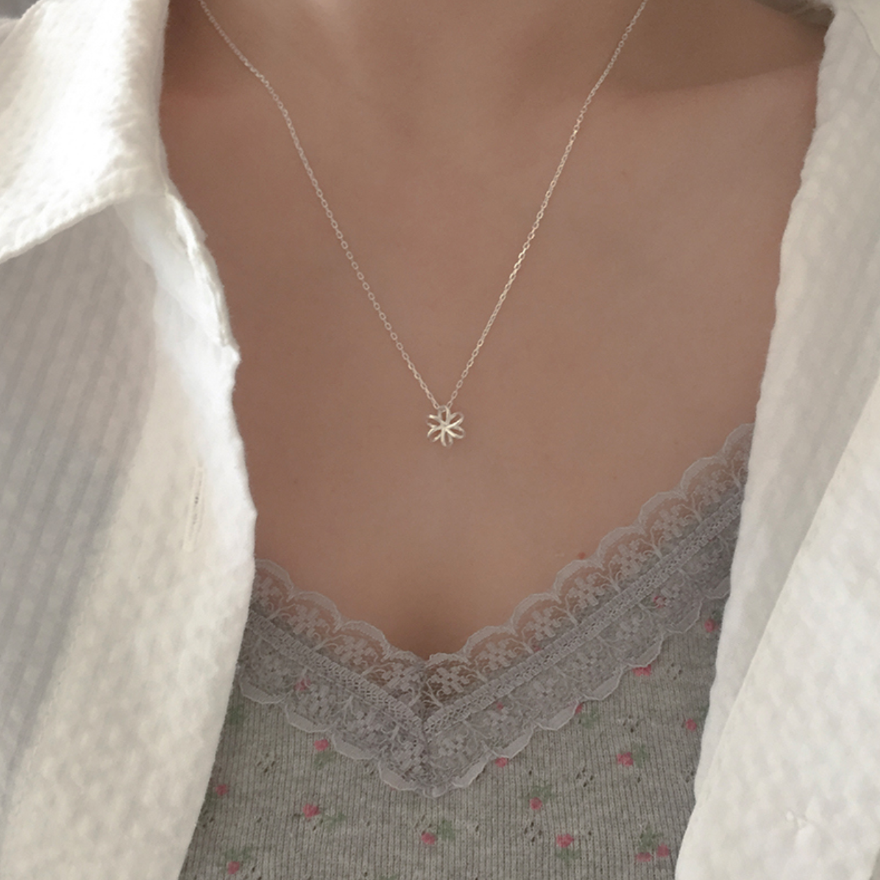 |moat| Powder Flower Necklace (Silver925)