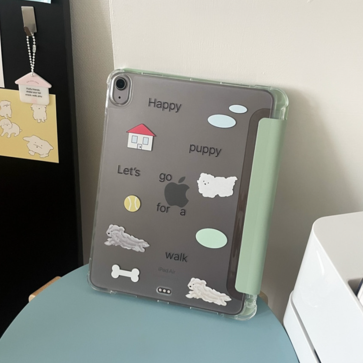 |two paw yard.| Happy Puppy Ipad Case