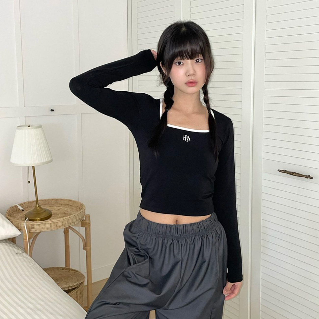 |muahmuah| Logo Stitch Square Neck Coloring Long Sleeve T-shirt (Black)