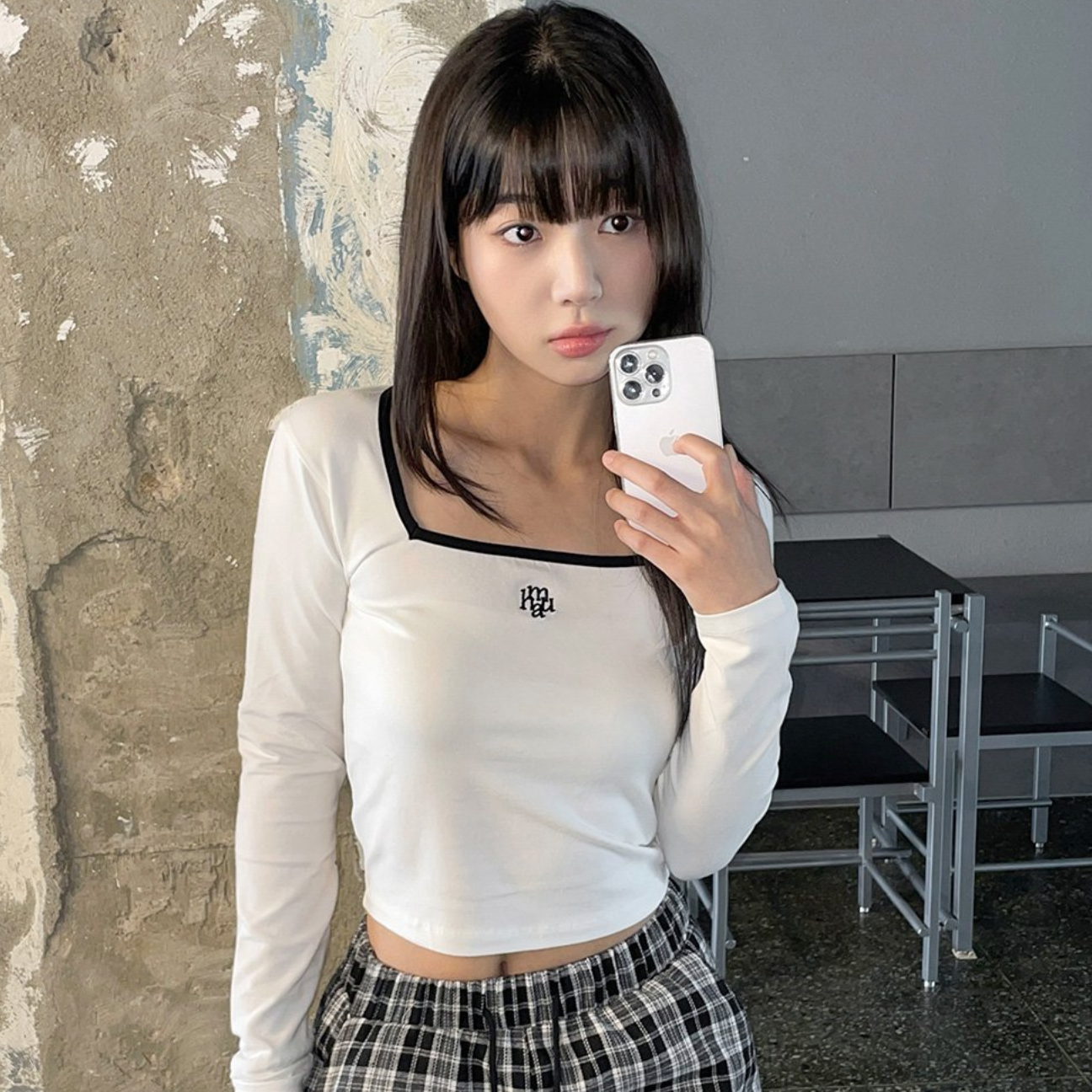 |muahmuah| Logo Stitch Square Neck Coloring Long Sleeve T-shirt (White)