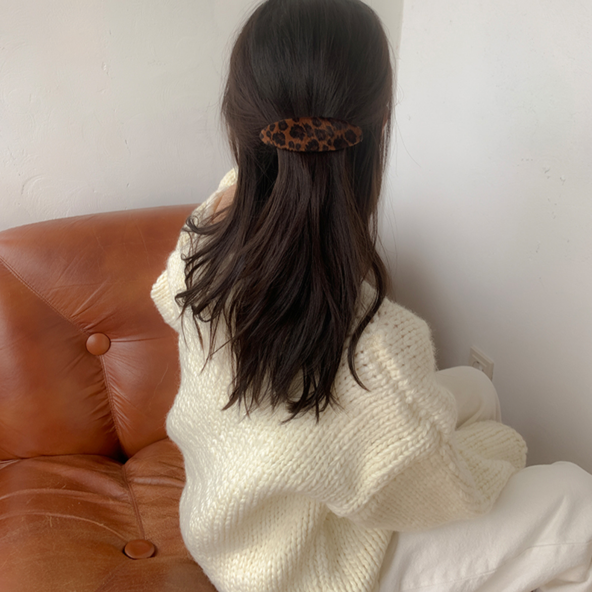|moat| Calf Leopard Hairpin