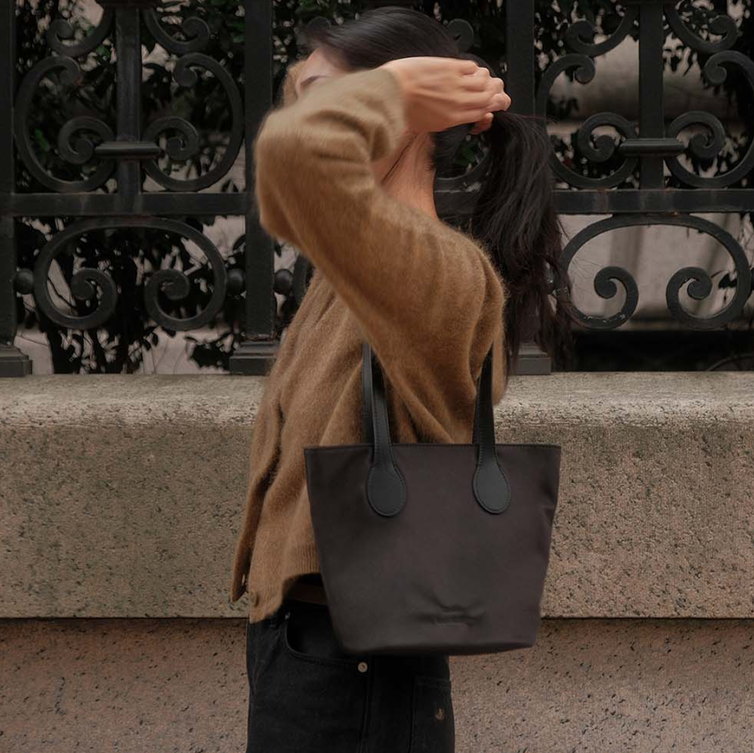 |mucu and ebony| Demure Bag Black