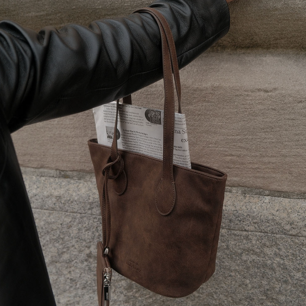 |mucu and ebony| Demure Bag Brownie