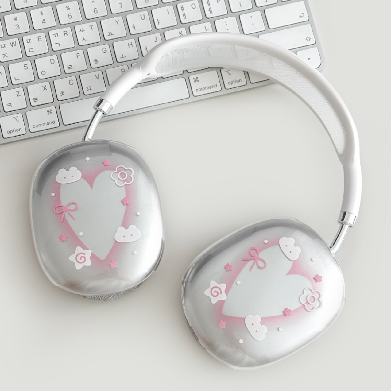 |monani studio| Rabbit Flower Heart Airpods Max Case