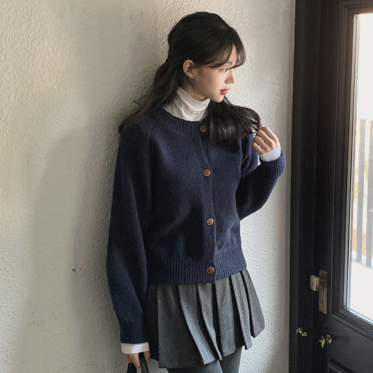 |SHOPPERLAND| Mate Vintage Round Wood Knit Cardigan