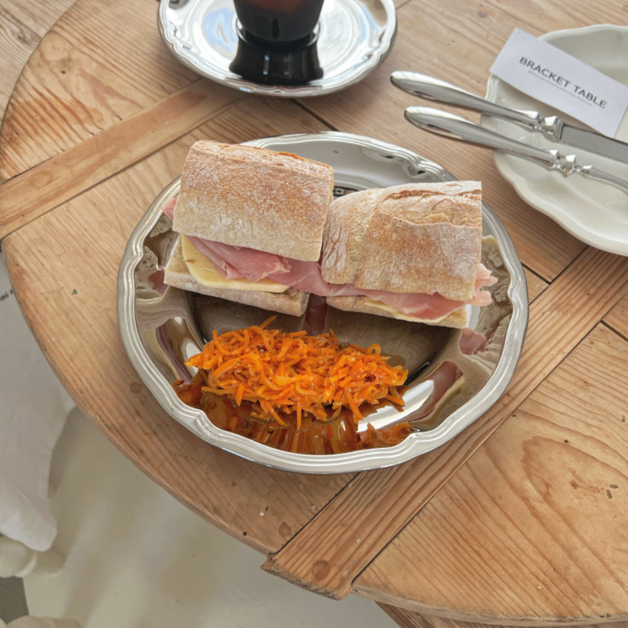 |Bracket Table| Metal Scalloped Plate 21cm