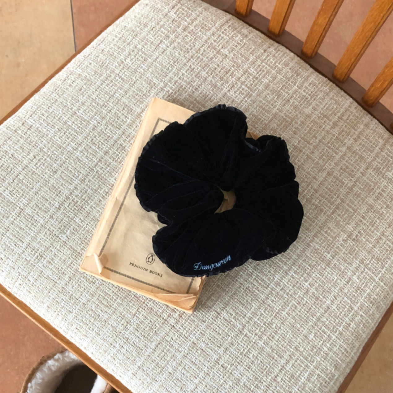|DUNGEUREON| *made* Bella Velvet Scrunchies
