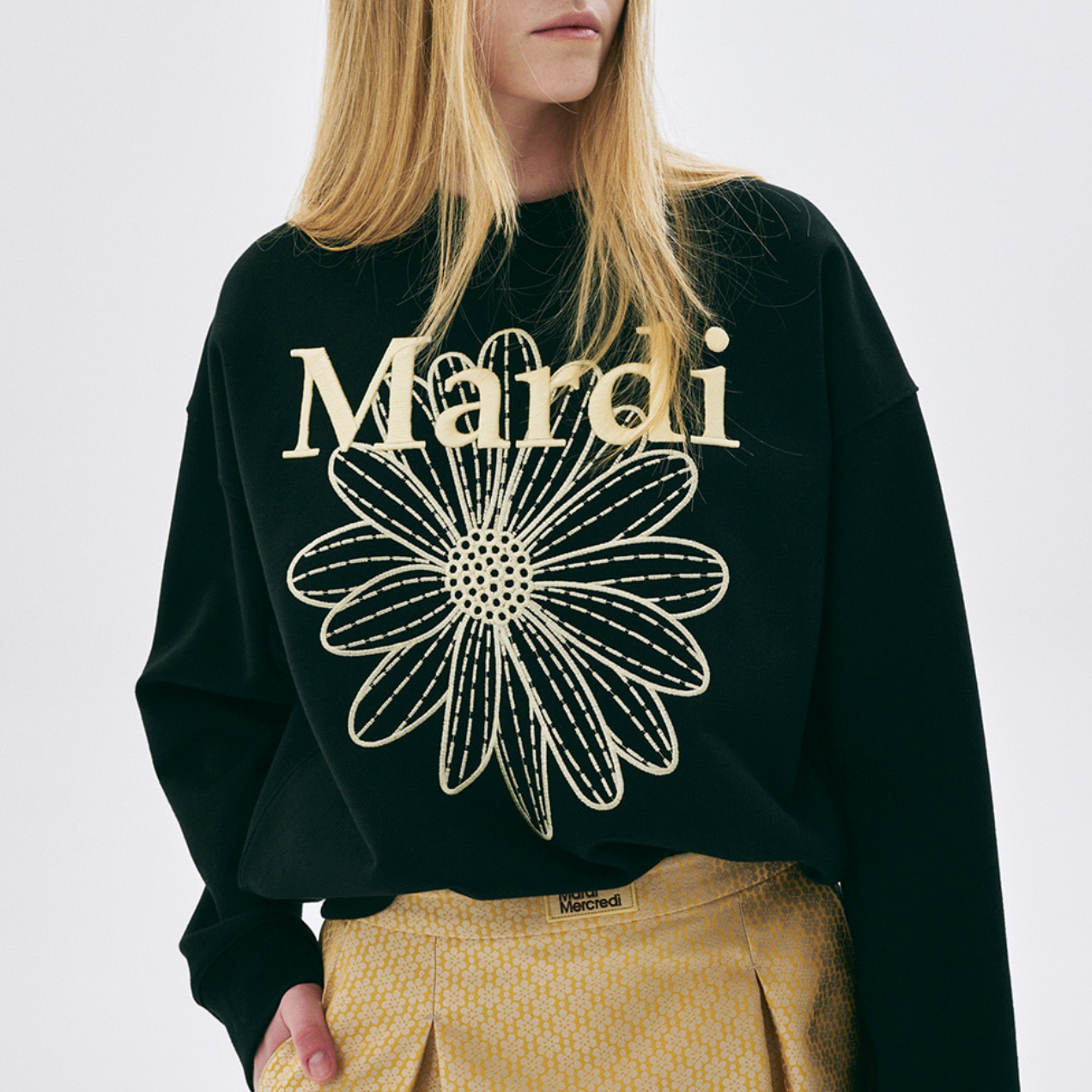 |MARDI MERCREDI| SWEATSHIRT FLOWERMARDI NEEDLEWORK BLACK LEMON
