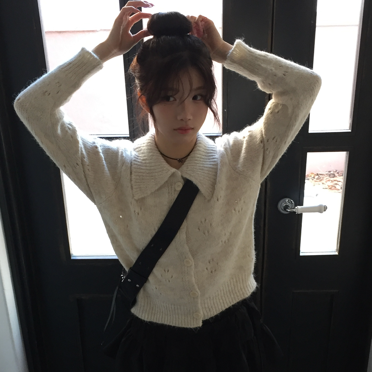 |MODIMOOD| Punching Flower Collar Knitwear