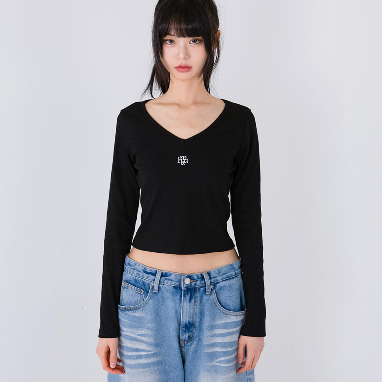 |muahmuah| Stitch V-neck Long-Sleeved T-shirt (Black)