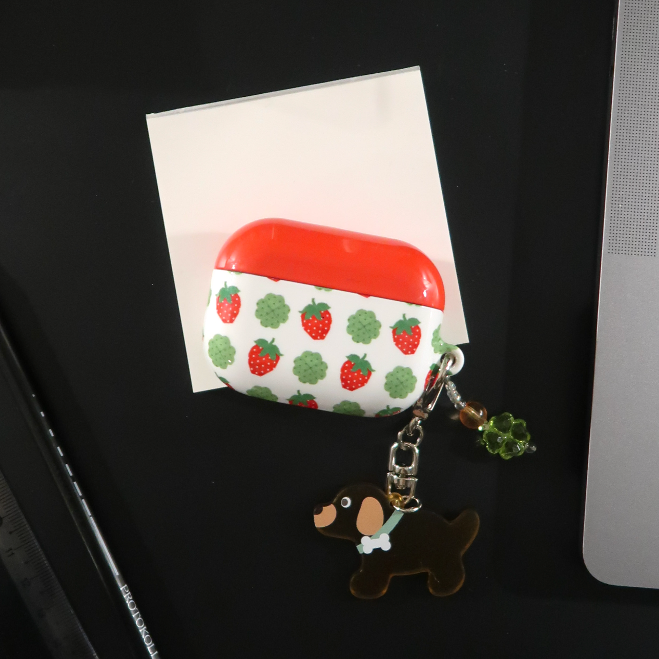 |KEZIM VILLAGE| STRAWBERRY & CLOVER Airpods Case