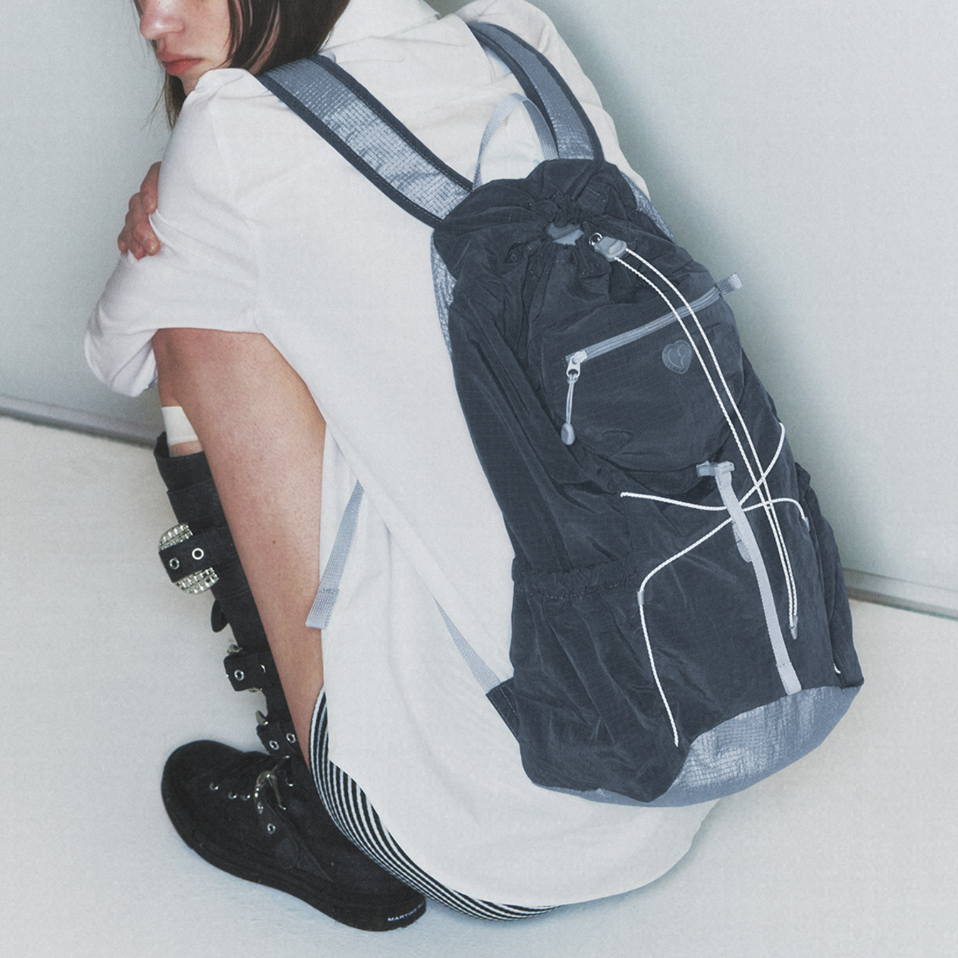 |fennec| AIRY POCKET BACKPACK - CHARCOAL