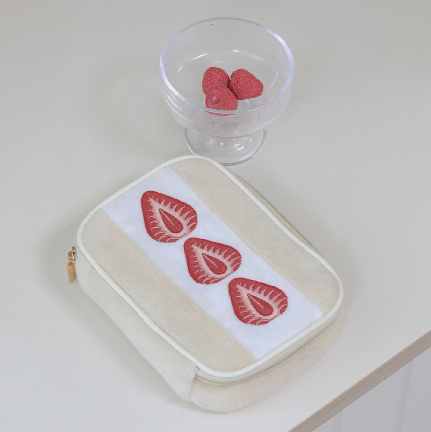 |Katze| Strawberry Sandwich