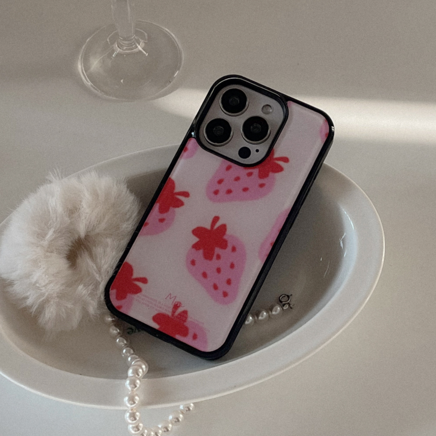 |Mademoment| Strawberry Delight Pattern Bumper Case