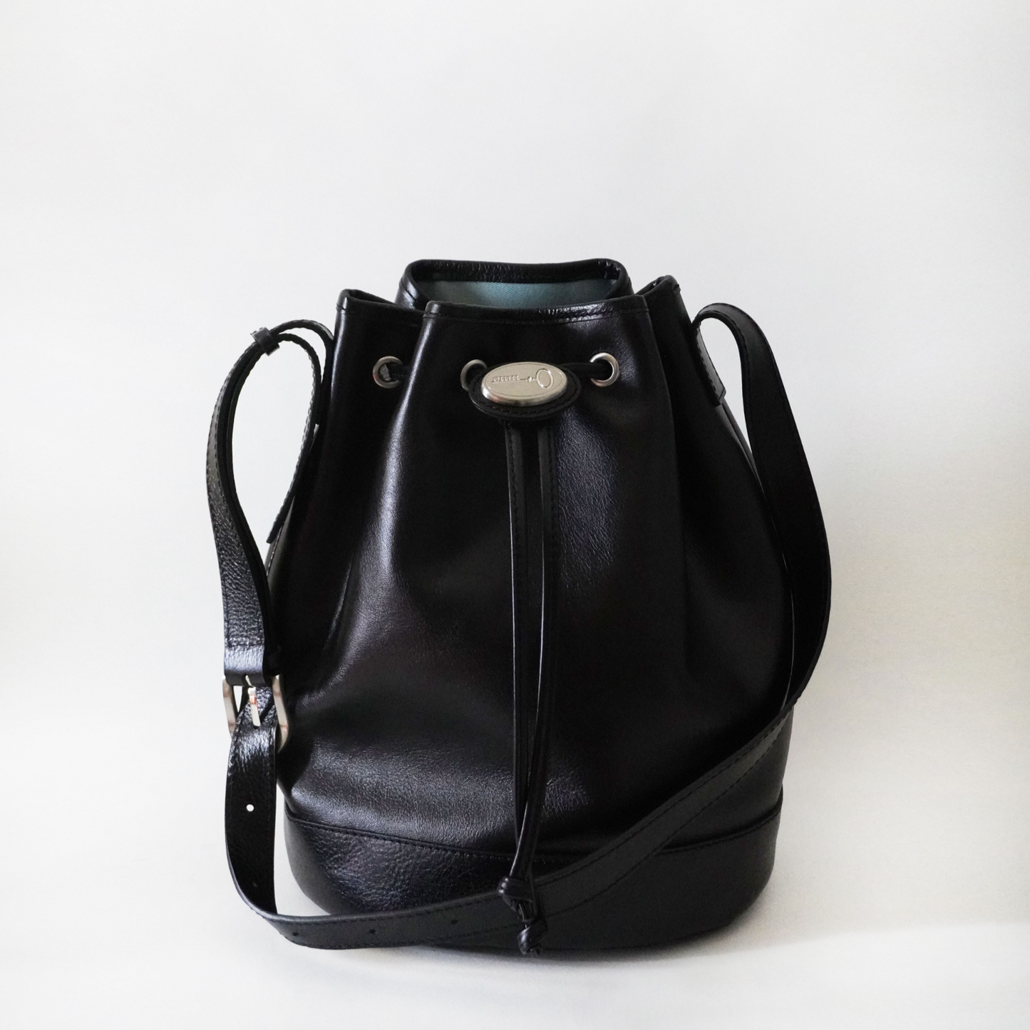 |omnipotent| Clé de bucket bag Black