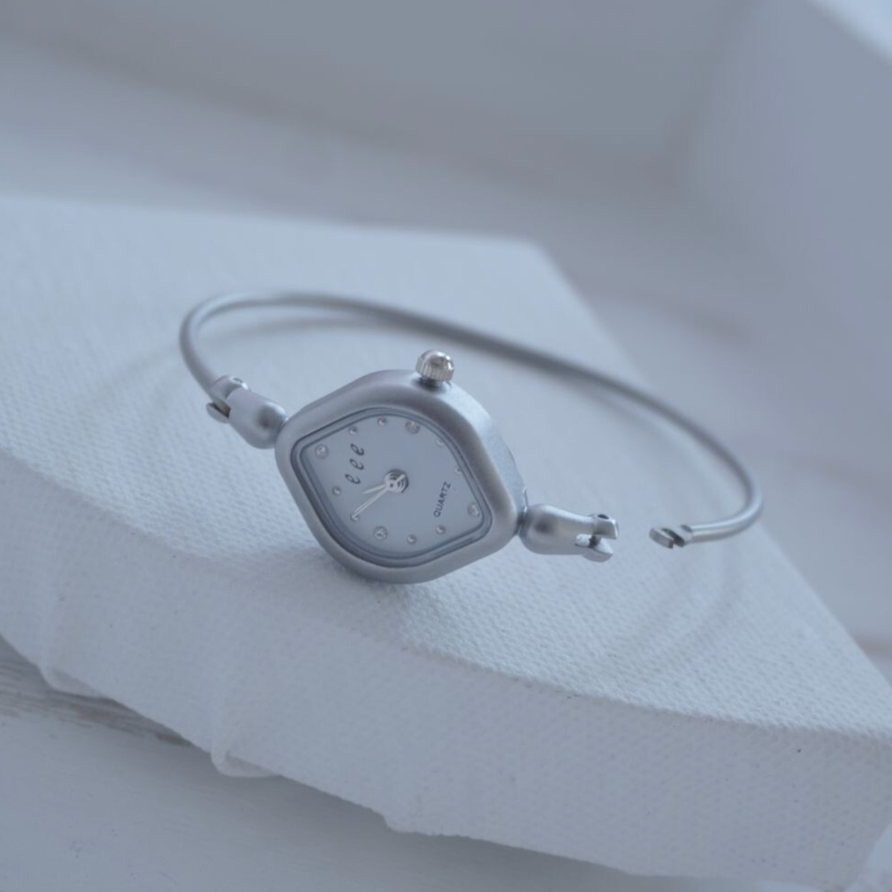 |eee space| 2 DIA WATCH