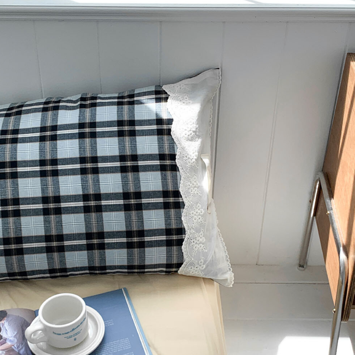 |Beurre Bleu| Alice Pillow Cover