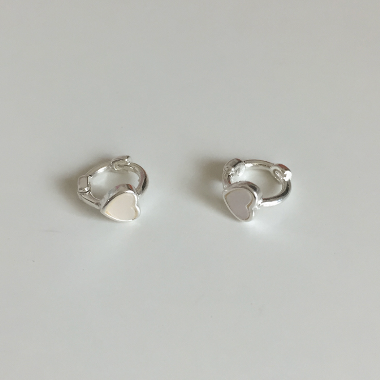 |moat| Tiny Shell Heart Earring (Silver925)