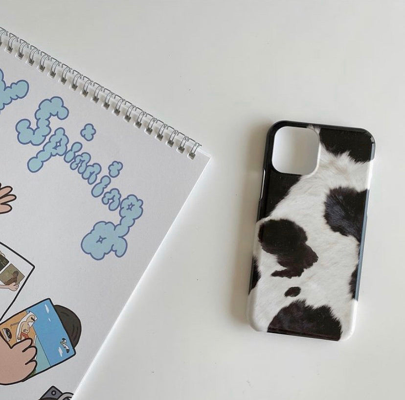 |ddubbi studio| Cow-cow Phone Case