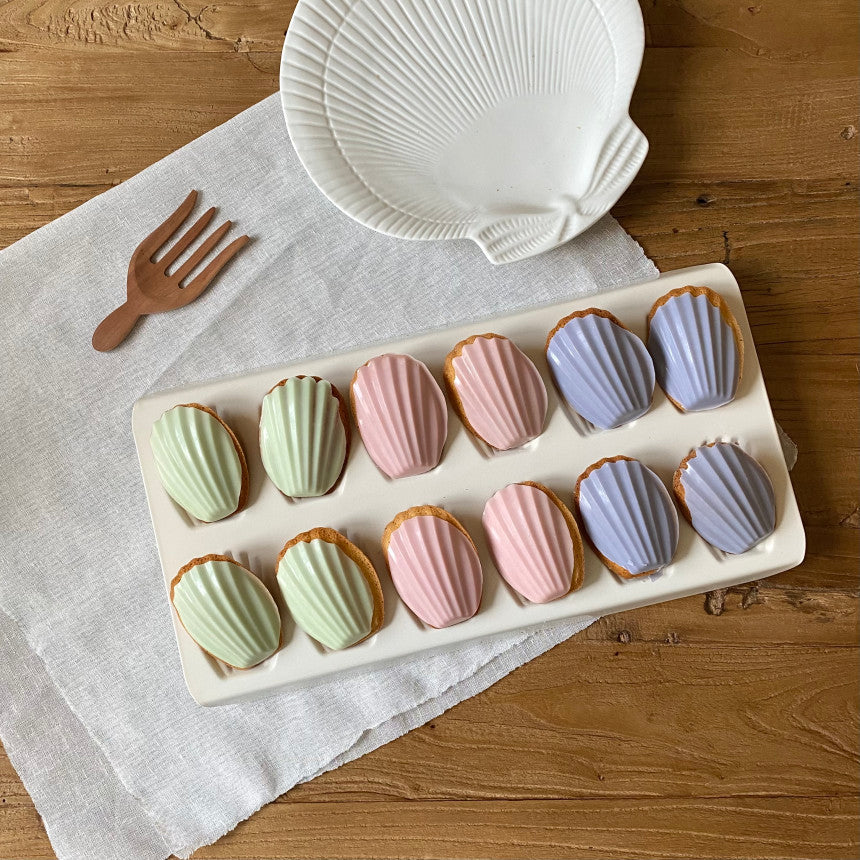 |Bracket Table| White Madeleine Baking Pan